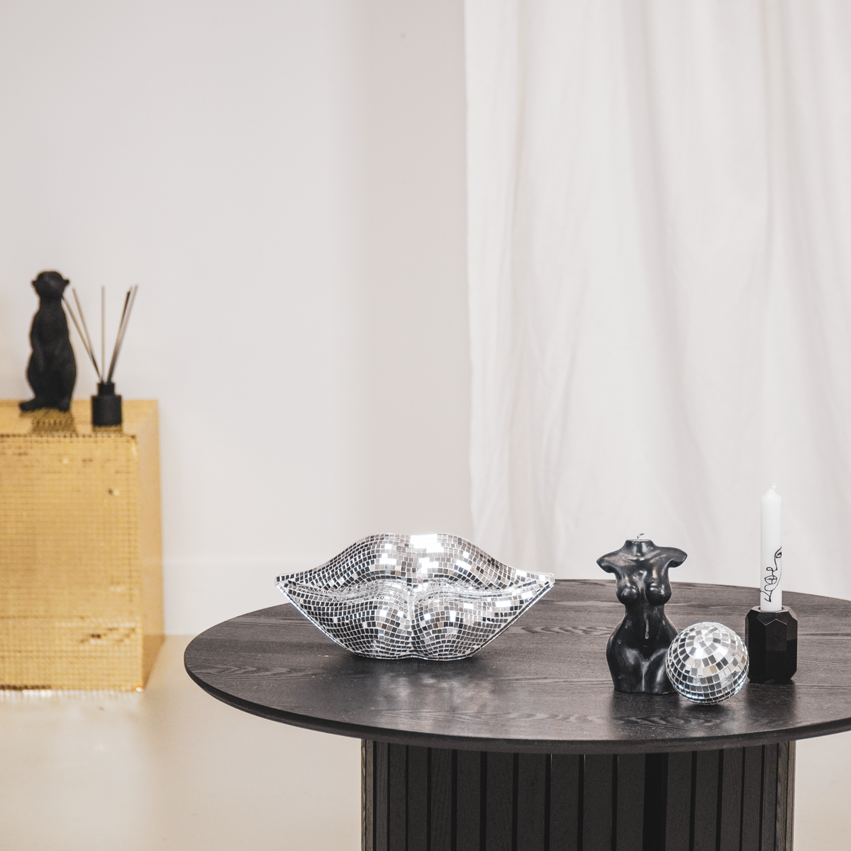„Disco Lips“ – Silber küsst Coolness – Glitzerstück aus Glas – 29×10×13,5 cm