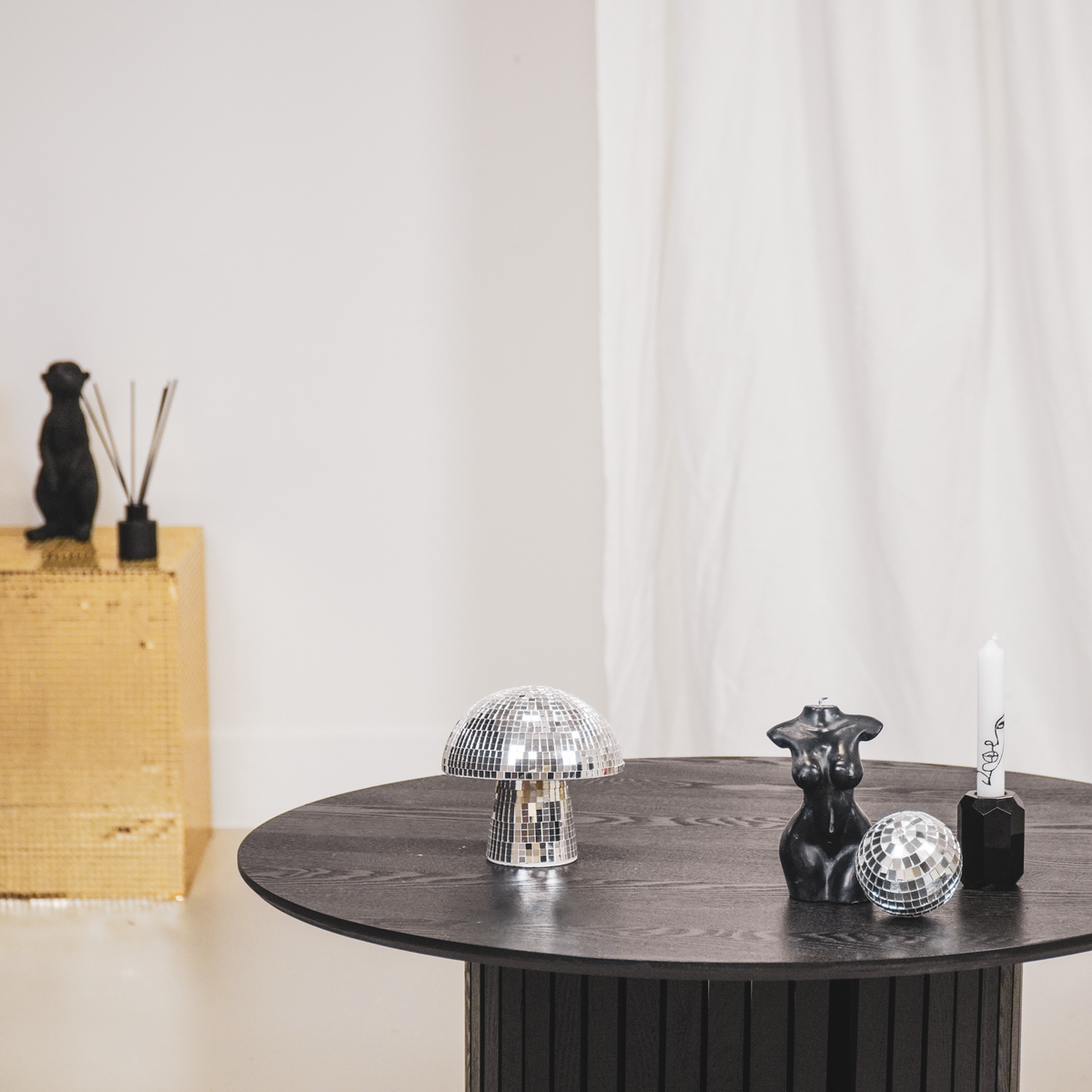 „DiscoShroom“ – Silberglanz mit Spiegelkugel-Vibe – Glas-Ornament 14×14×14 cm