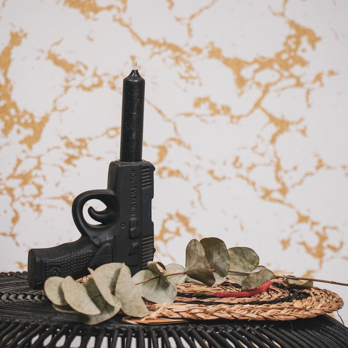 Kerzenhalter „BangBang“ – Pistolenform – Keramik – Schwarz – 12×5×12 cm