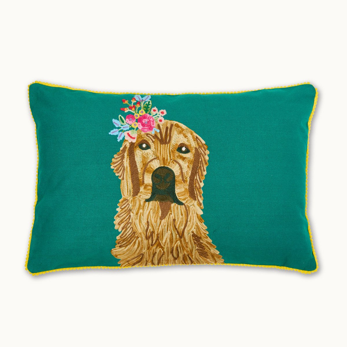 „Golden Drama“ – Floraler Kopfschmuck, ernster Blick.