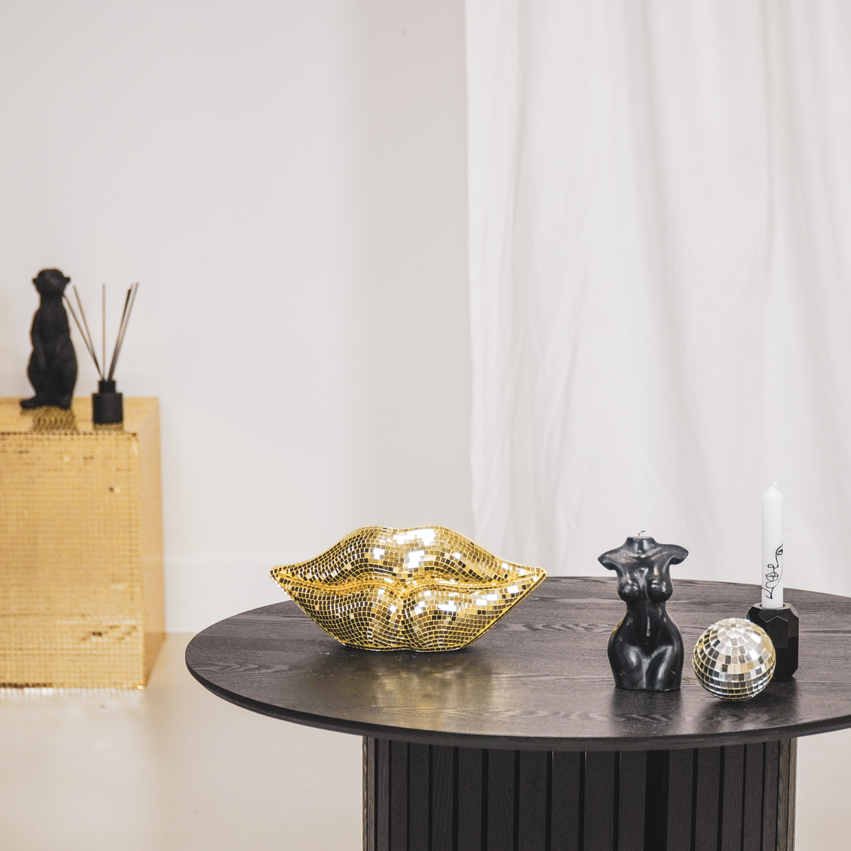„Disco Lips“ – Gold küsst Glitzer - 29x10x13,5 cm