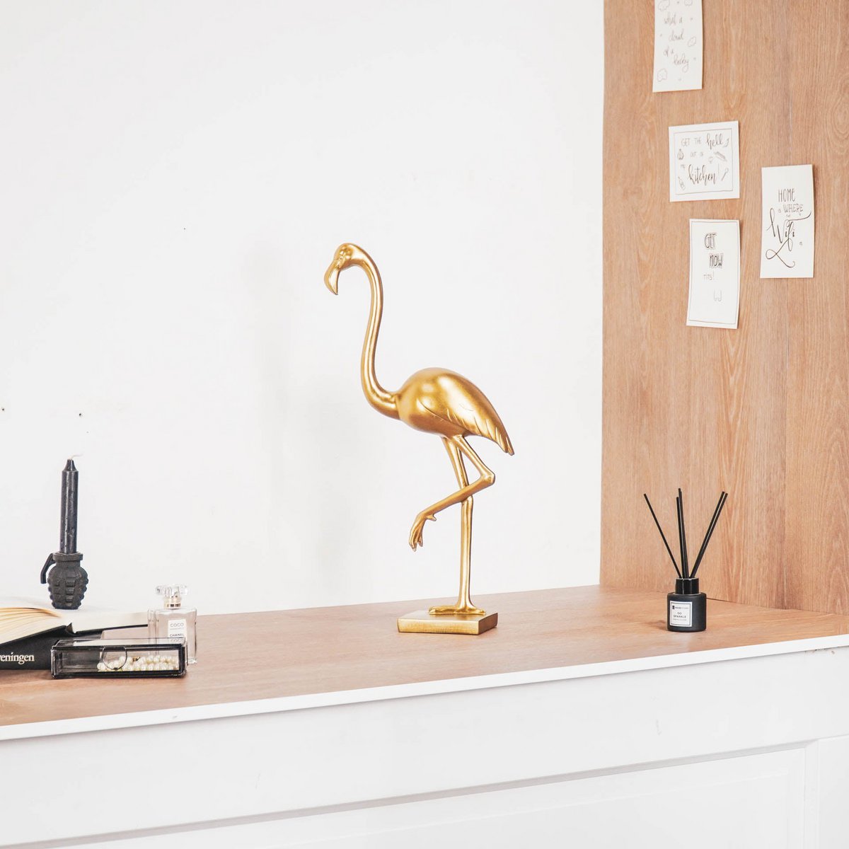 „Flamingo Goldie“ – stolz. schräg. glänzt wie Sau - 16,5x10x39cm