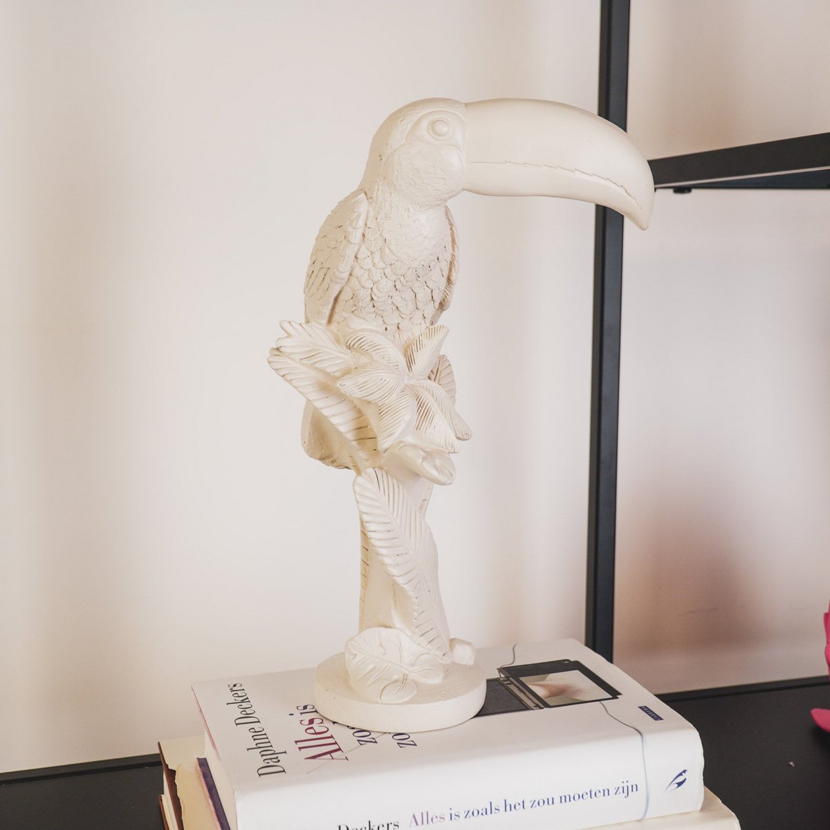 „Tukan Tranquillo“ aus Polyresin im dezenten Sand – 18x9,5x29,5 cm