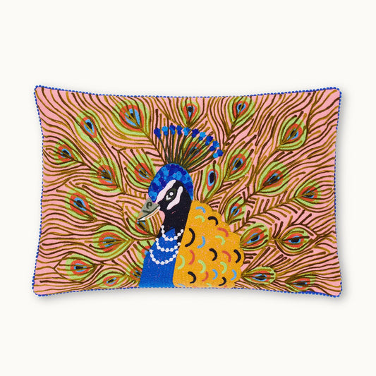„Proud Like a Peacock“ – Kissen - Extravaganz in Federform!