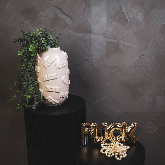 Vase „FuckOff“ – Statement-Relief – Keramik – Beige – 17×17×27 cm