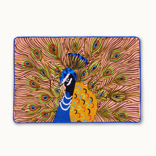 „Proud Like a Peacock“ – Kissen - Extravaganz in Federform!