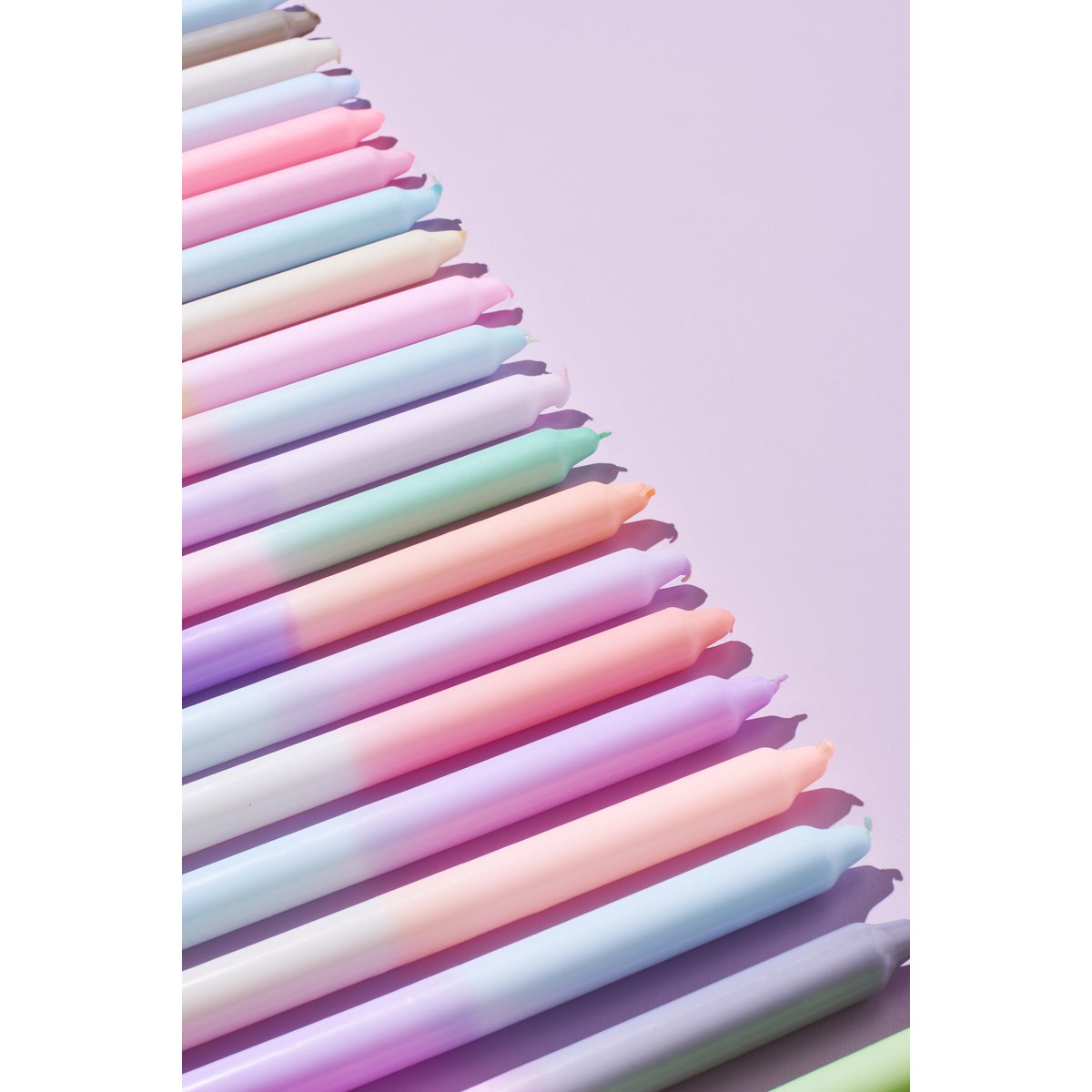 "Neon Kerzen DIY“ – Dip dein Leben bunt!
